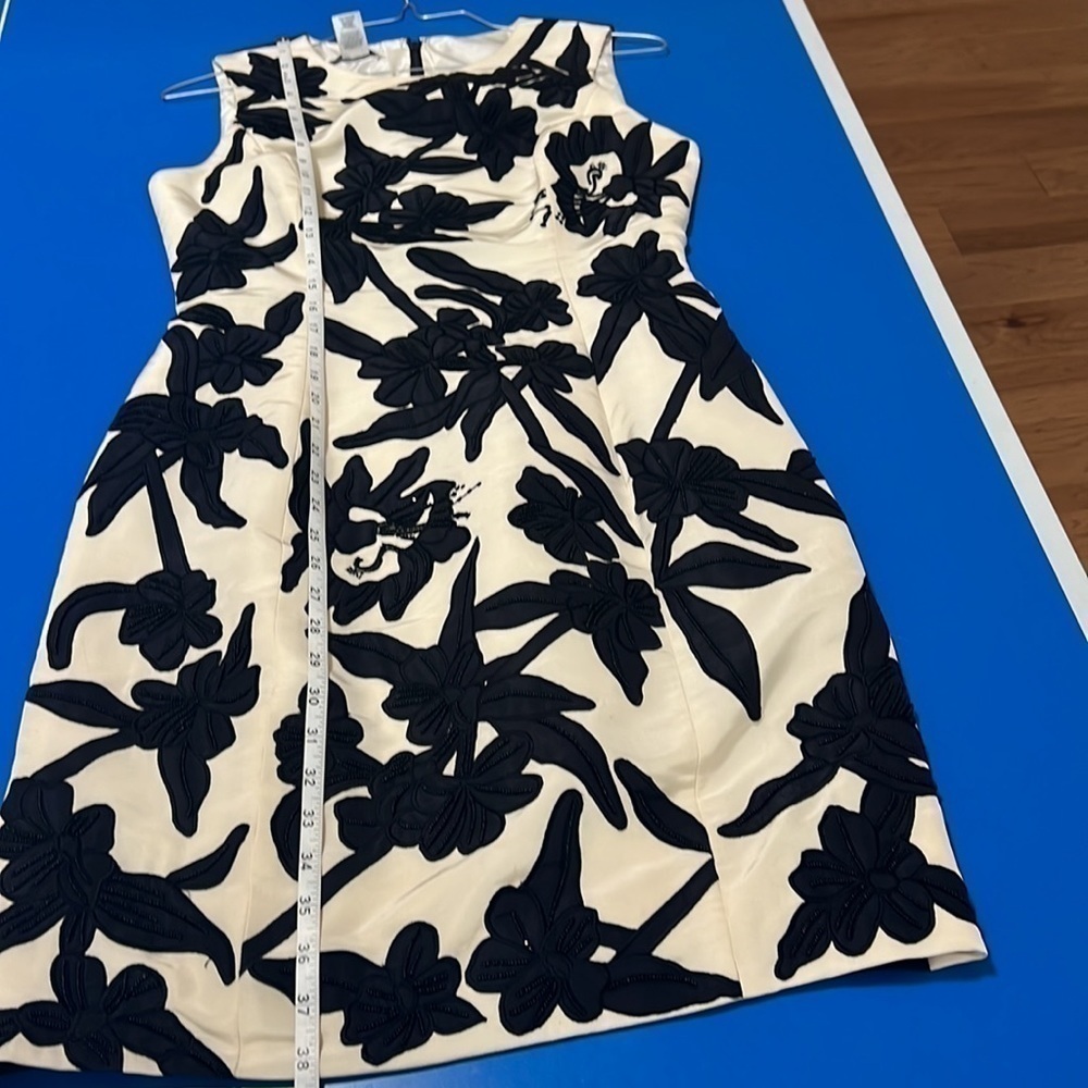 Oscar De La Renta Beaded Leaf Appliqué Faille Dress. Excellent Condition. Size 8 - Picture 12 of 13
